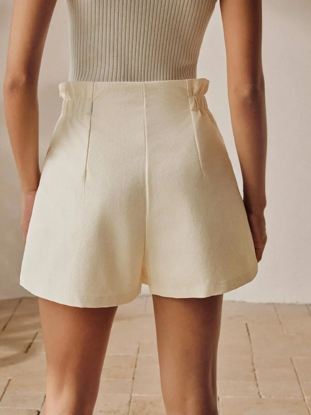 Khaki Casual Women's High-Waisted Inverted Pleat Shorts